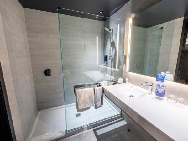 Grand Times Hotel - Aeroport de Quebec : photo 1 de la chambre chambre supérieure avec 2 lits queen-size