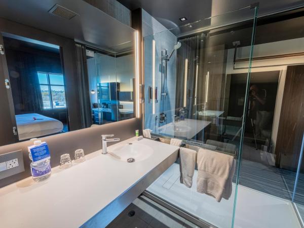 Grand Times Hotel - Aeroport de Quebec : photo 4 de la chambre chambre supérieure avec 2 lits queen-size