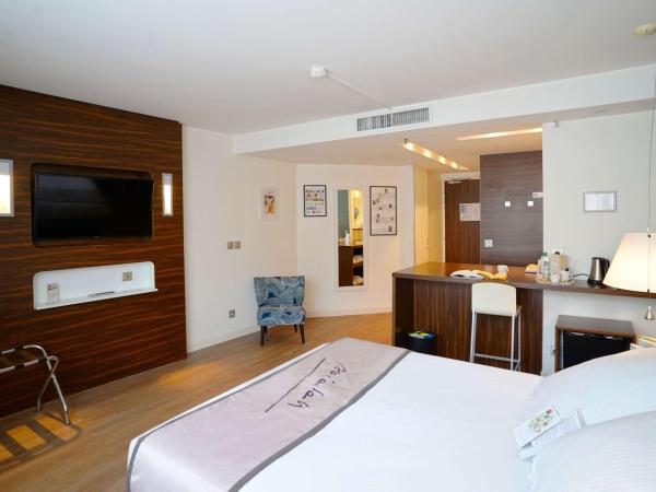 Hotel Litteraire Alexandre Vialatte, BW Signature Collection : photo 1 de la chambre chambre exécutive