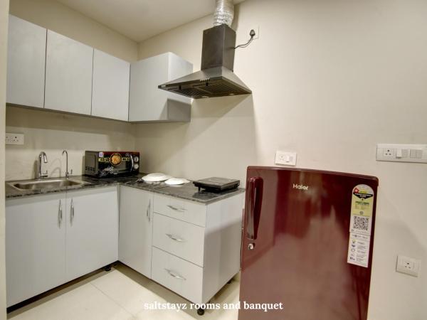 Saltstayz Premier Executive Serviced Apartment - Golf Course Extension Road : photo 4 de la chambre suite familiale avec balcon