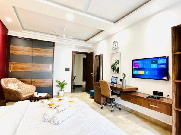 BluO Studio4 DLF Cybercity - Balcony, Gym TT, Lift : photo 5 de la chambre studio lit king-size