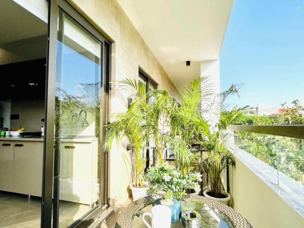 BluO Studio4 DLF Cybercity - Balcony, Gym TT, Lift : photo 8 de la chambre studio lit king-size