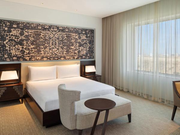 JW Marriott Hotel Muscat : photo 6 de la chambre suite luban avec accès au salon 24h/24