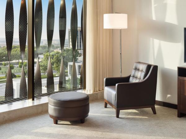 JW Marriott Hotel Muscat : photo 7 de la chambre suite junior avec accès au salon 24h/24