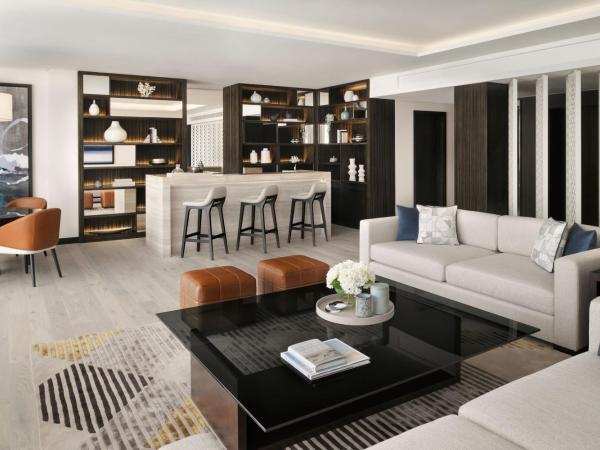 Sheraton Grand Hotel, Dubai : photo 4 de la chambre suite lit king-size exécutive avec accès au salon club - vue sur panorama urbain