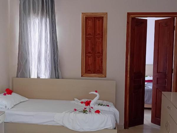 Hôtel Romane : photo 4 de la chambre chambre quadruple