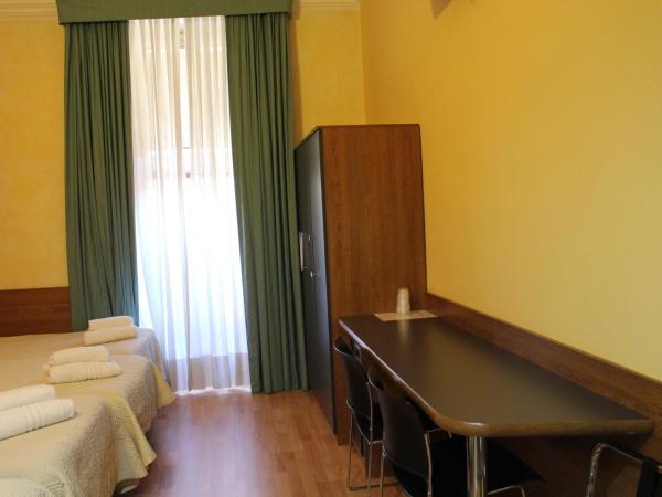 Club Hotel : photo 3 de la chambre chambre quadruple