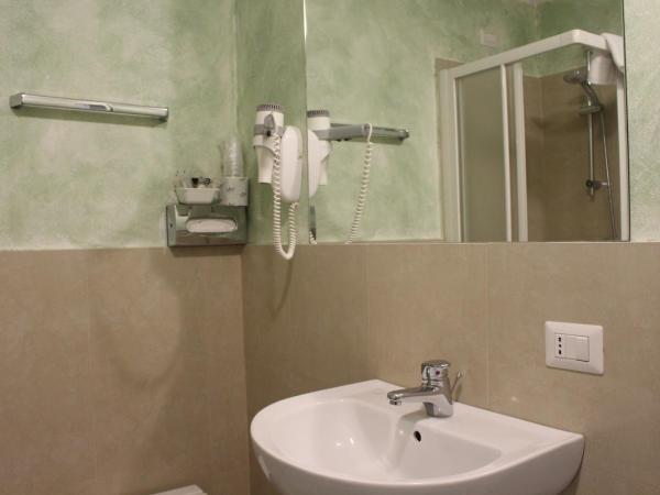 Club Hotel : photo 10 de la chambre chambre triple