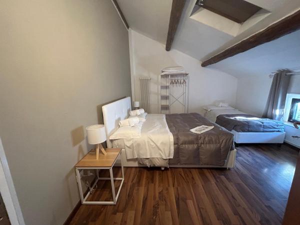 B&B Magnolia : photo 1 de la chambre chambre triple avec salle de bains commune - mansardée