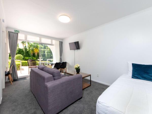 Aarangi Motel : photo 1 de la chambre chambre lit queen-size - vue sur jardin