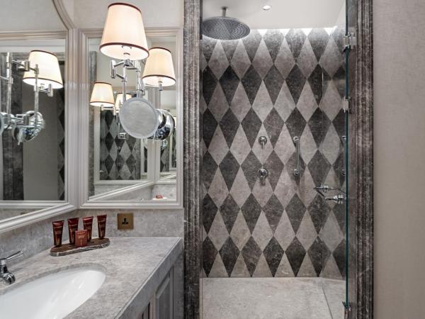 Çırağan Palace Kempinski Istanbul : photo 8 de la chambre chambre lit king-size deluxe Çırağan - vue sur bosphore