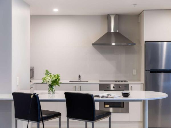 Rydges Auckland : photo 2 de la chambre suite lit king-size résidence