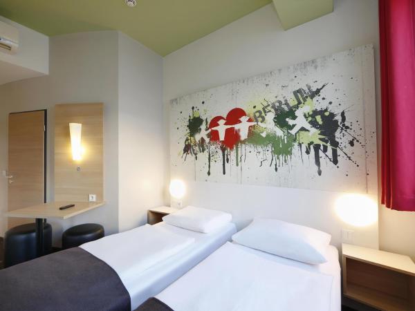 B&B HOTEL Berlin-Potsdamer Platz : photo 5 de la chambre chambre lits jumeaux