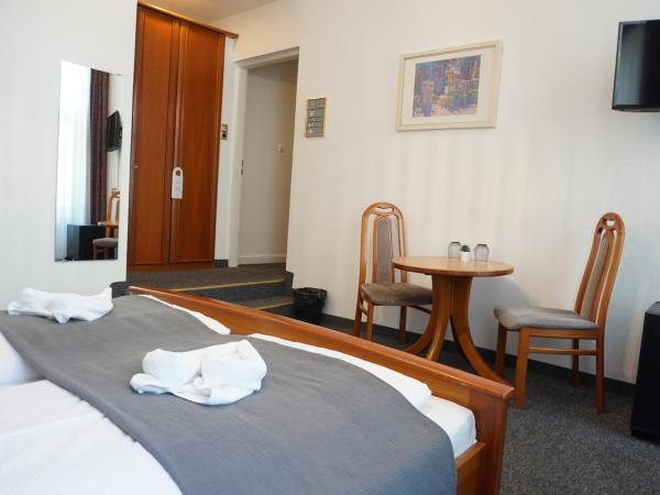 Hotel Pension Lumes - Self Check In : photo 3 de la chambre chambre double