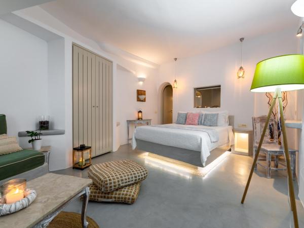 Kima Oia Suites : photo 6 de la chambre suite supérieure avec jacuzzi (3 adultes)