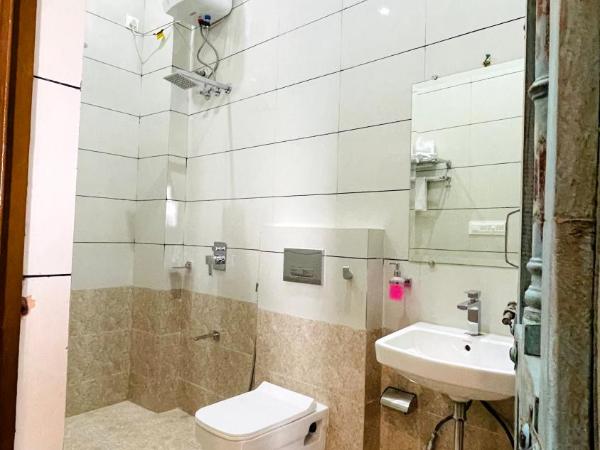 Geel Heritage - A Restored Haveli : photo 2 de la chambre chambre double ou lits jumeaux deluxe - vue sur ville