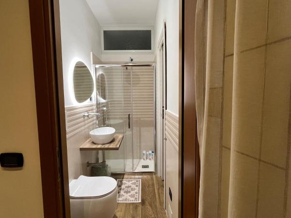 B&B Casa TORET : photo 3 de la chambre chambre double avec lit d'appoint