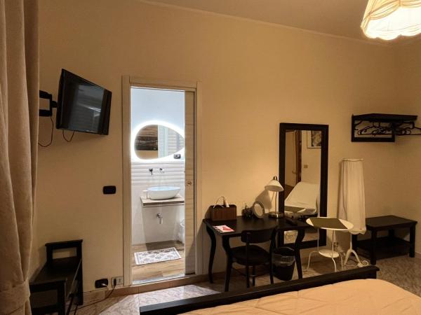 B&B Casa TORET : photo 2 de la chambre chambre double avec lit d'appoint