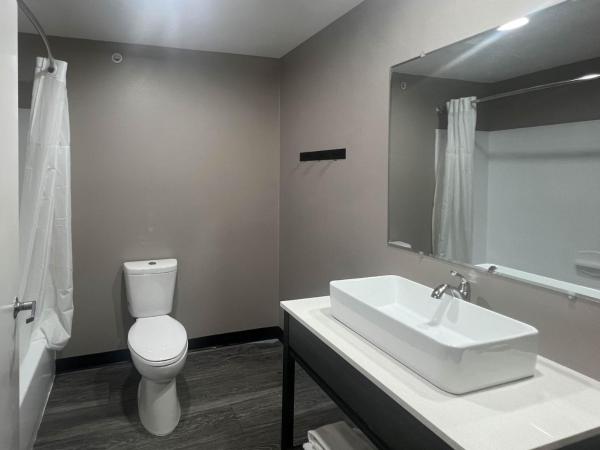 Studio 6 Oklahoma City, OK South : photo 1 de la chambre chambre lit king-size deluxe - non-fumeurs