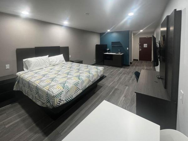 Studio 6 Oklahoma City, OK South : photo 6 de la chambre chambre lit king-size - accessible aux personnes à mobilité réduite - non-fumeurs