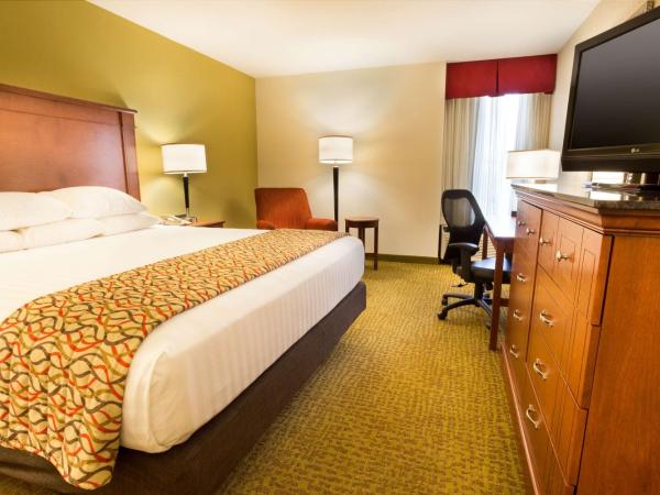 Drury Inn & Suites Charlotte University Place : photo 1 de la chambre chambre lit king-size deluxe