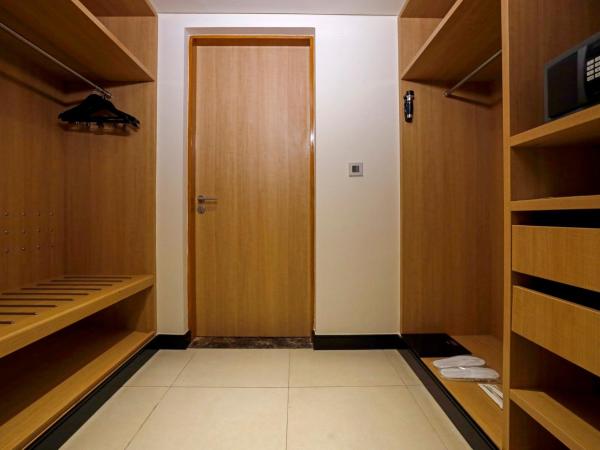 Holiday Inn Chennai OMR IT Expressway, an IHG Hotel : photo 10 de la chambre suite lit king-size – non-fumeurs