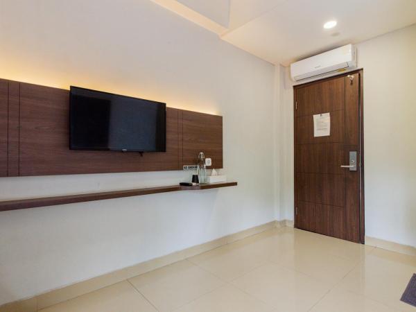 Urbanview Hotel Slipi Inn Palmerah : photo 3 de la chambre chambre double supérieure