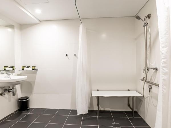 Song Hotel Sydney : photo 4 de la chambre chambre lit queen-size accessible aux personnes à mobilité réduite