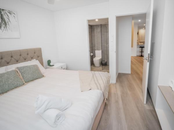 Bay Royal Apartments : photo 1 de la chambre superior two-bedroom apartment with courtyard - ground floor (apt 5)