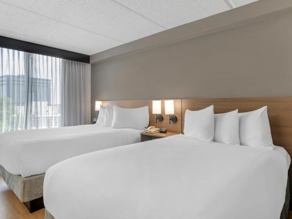 Hyatt Place Houston-North : photo 10 de la chambre chambre avec 2 lits doubles et canapé-lit