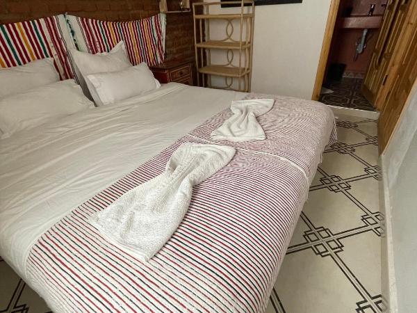 Dar El Hayet : photo 3 de la chambre chambre double ou lits jumeaux avec salle de bains