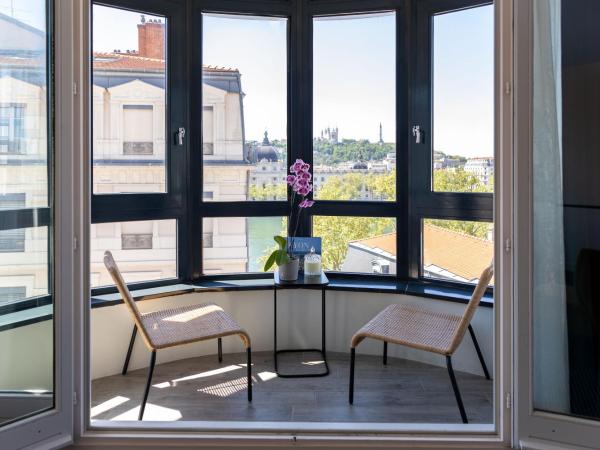 Best Western Hotel du Pont Wilson : photo 1 de la chambre chambre familiale avec balcon et vue