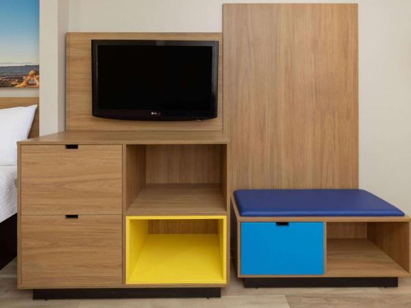 Days Inn by Wyndham Oklahoma City : photo 5 de la chambre chambre deluxe avec 2 lits queen-size - non-fumeurs