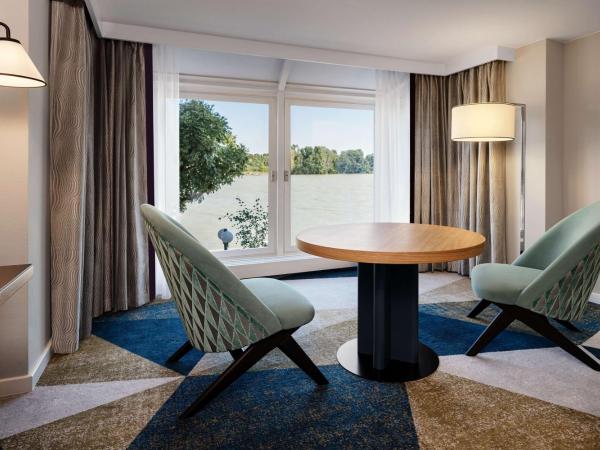 Hilton Vienna Waterfront : photo 2 de la chambre suite junior 2 lits queen-size