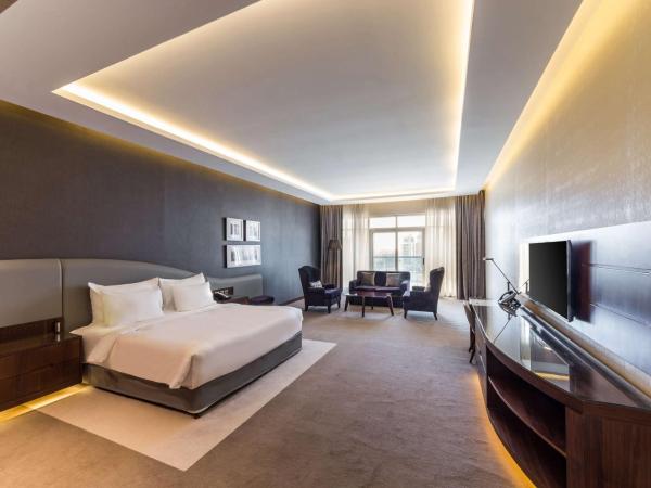 Radisson Blu Hotel, Dubai Waterfront : photo 1 de la chambre chambre familiale