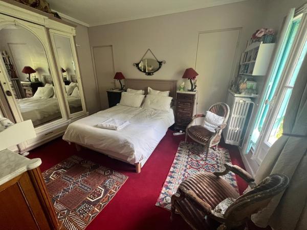 Maison 1850 Paris 18 Garden and Parking : photo 7 de la chambre villa - vue sur jardin