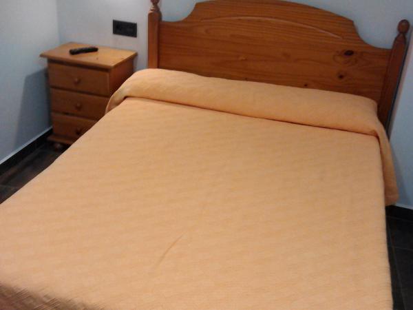 Hostal Bisbal ONLY ADULTS NO AC : photo 6 de la chambre chambre double