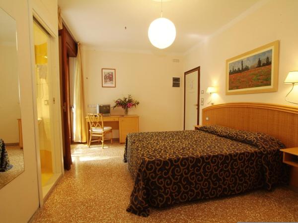 Hotel Horizonte : photo 3 de la chambre chambre triple avec balcon (2 adultes + 1 enfant) 