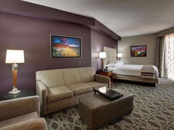 Drury Inn & Suites Albuquerque North : photo 4 de la chambre chambre lit king-size deluxe avec canapé-lit