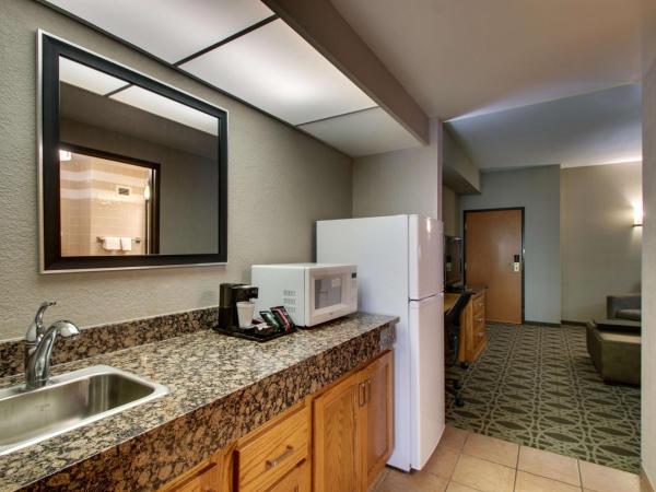 Drury Inn & Suites Albuquerque North : photo 5 de la chambre suite avec 2 lits queen-size et 1 canapé-lit