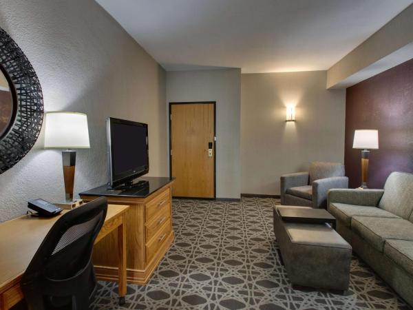 Drury Inn & Suites Albuquerque North : photo 4 de la chambre suite lit queen-size avec cuisine