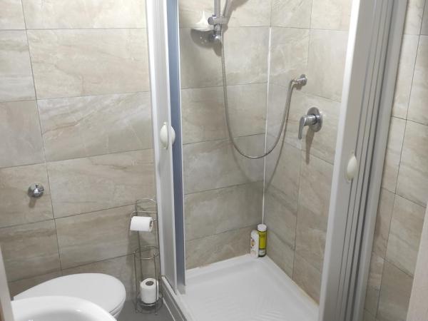 BEDandFLY : photo 2 de la chambre chambre lit queen-size avec balcon