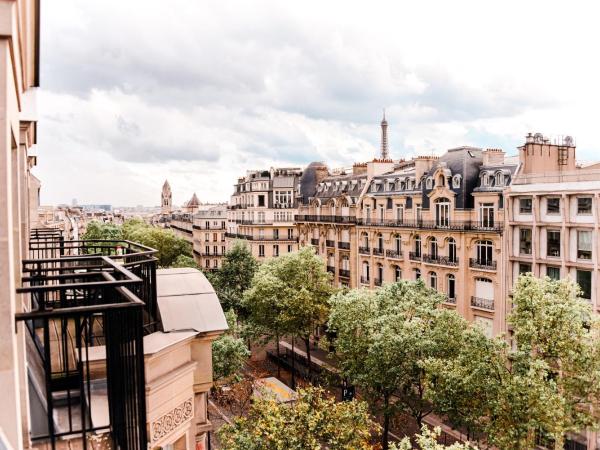 Grand Hôtel Champs-Elysées : photo 5 de la chambre chambre premium avec balcon - vue sur arc de triomphe