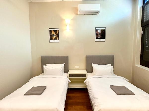 Madras Inn 58-1 : photo 9 de la chambre chambre lits jumeaux standard avec salle de bains commune