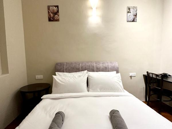 Madras Inn 58-1 : photo 9 de la chambre chambre double avec salle de bains commune