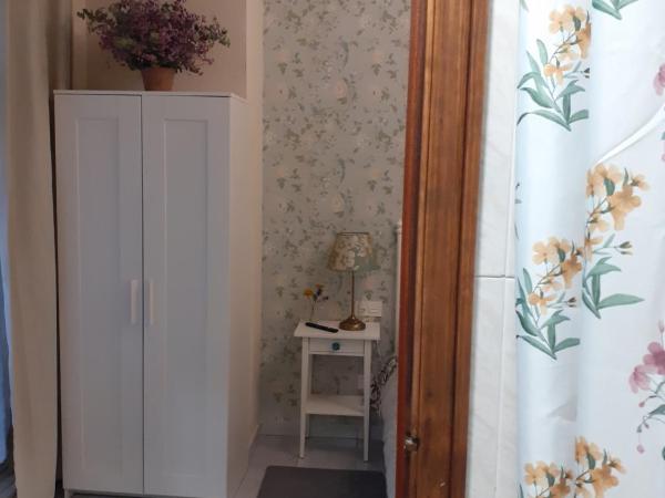 Uría 25 rooms : photo 5 de la chambre chambre double avec salle de bains privative