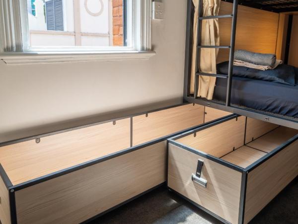 Tequila Sunrise Hostel Adelaide : photo 1 de la chambre pod in a shared dorm