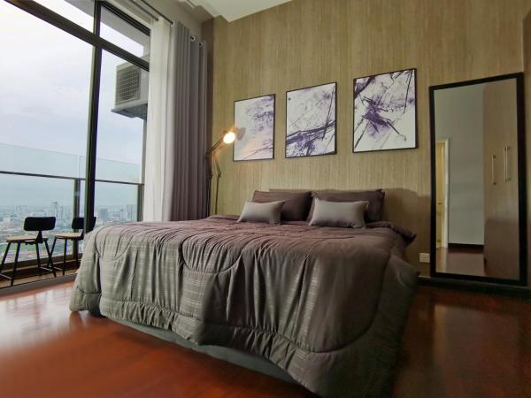 Attic Home Melaka Silverscape Residence & Jonker : photo 6 de la chambre deluxe king studio (private bathtub and city view)