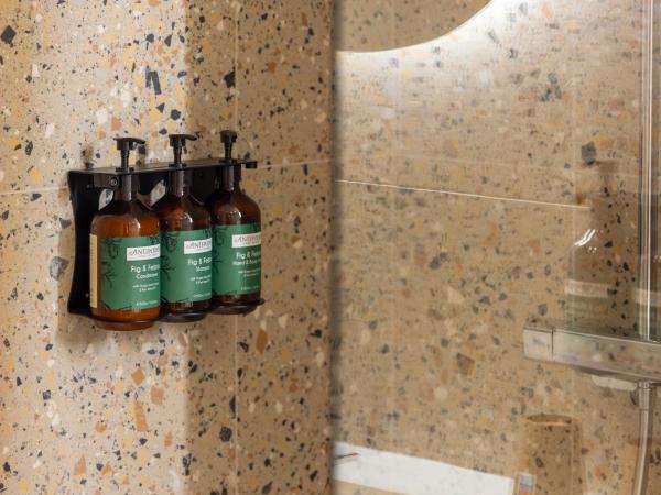 Staybridge Suites - Cannes Centre by IHG : photo 2 de la chambre suite studio lit queen-size avec balcon et canapé-lit