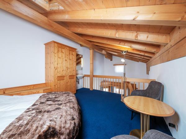 Hotel Bünda Davos : photo 6 de la chambre chambre familiale avec balcon